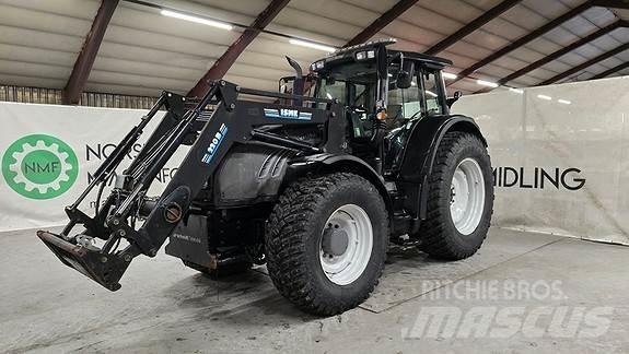 Valtra T182 Traktory