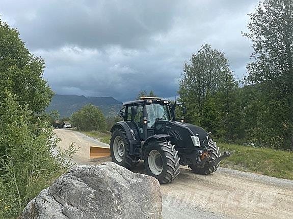 Valtra T203 Traktory