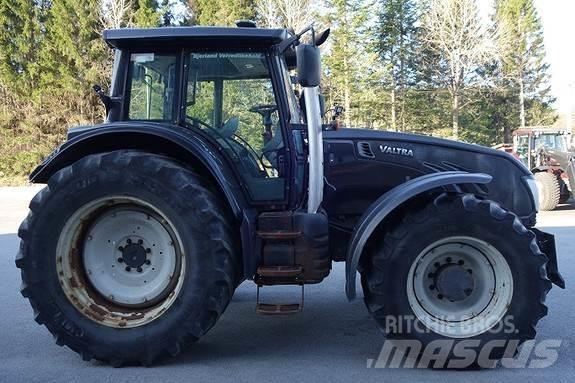 Valtra T213 Versu Traktory