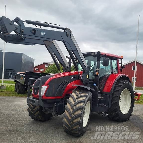 Valtra T213 VERSU Traktory