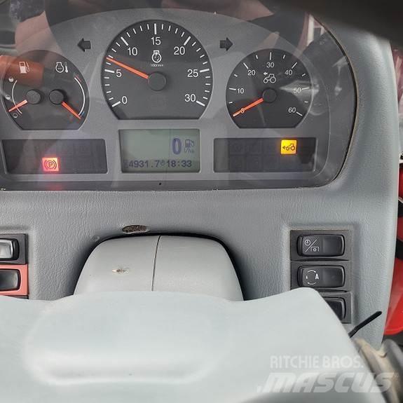 Valtra T213 VERSU Traktory