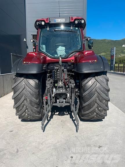 Valtra T214 Traktory