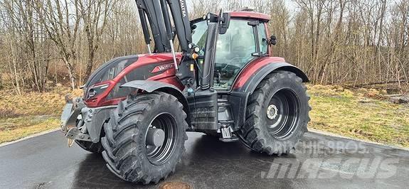 Valtra T234D ST Traktory