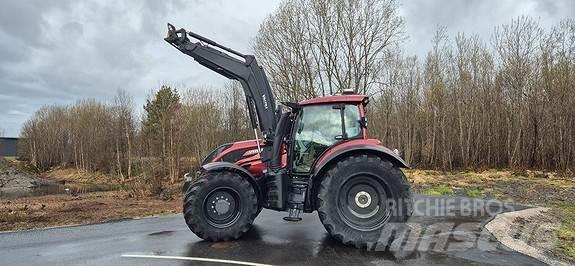 Valtra T234D ST Traktory