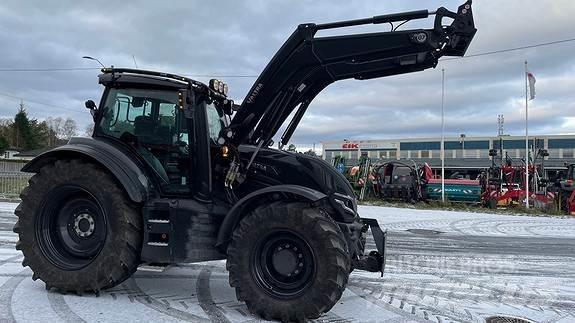 Valtra T235 Traktory