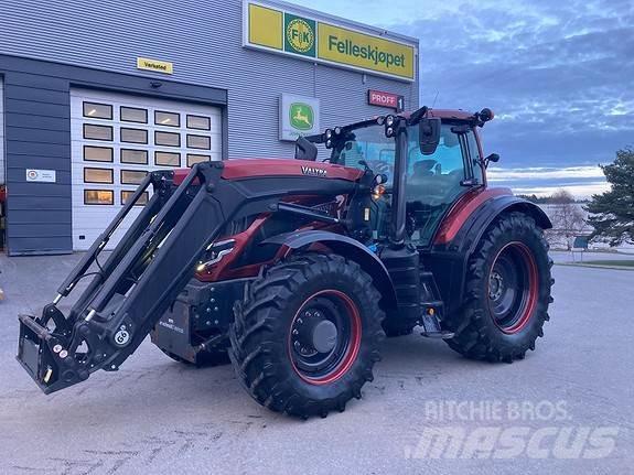 Valtra T235 Traktory