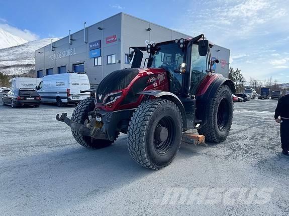 Valtra T235 Traktory