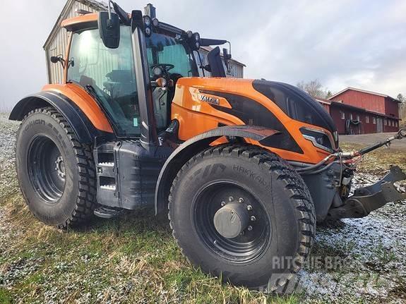 Valtra T255 Traktory