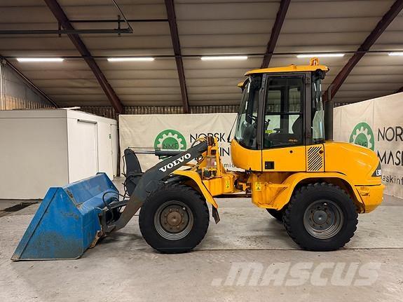 Volvo L30B Kolové nakladače