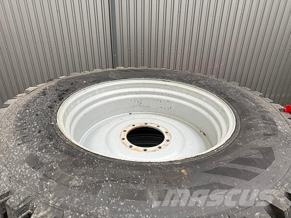   Pneumatiky, kola a ráfky