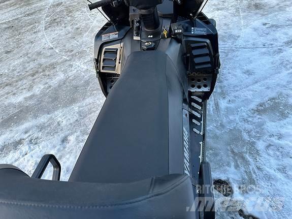 Yamaha Viking 5 Sněžné skútry