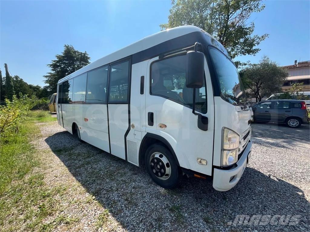 Isuzu P65 Zájezdové autobusy
