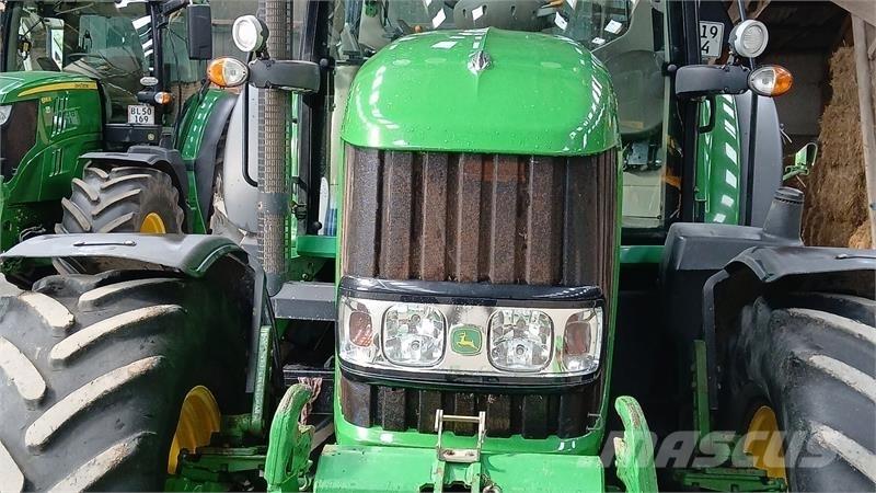 John Deere 7530 Traktory