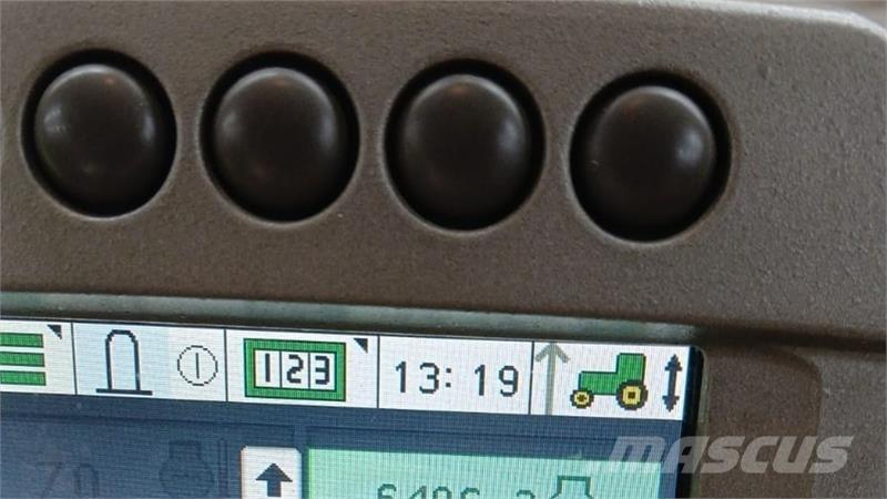 John Deere 7530 Traktory