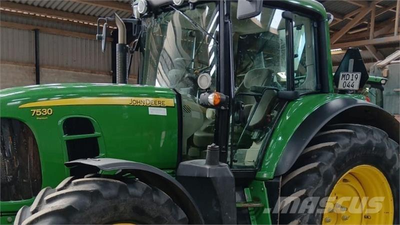 John Deere 7530 Traktory