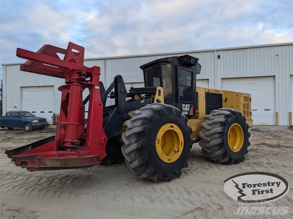 CAT 563D Kácecí harvestory