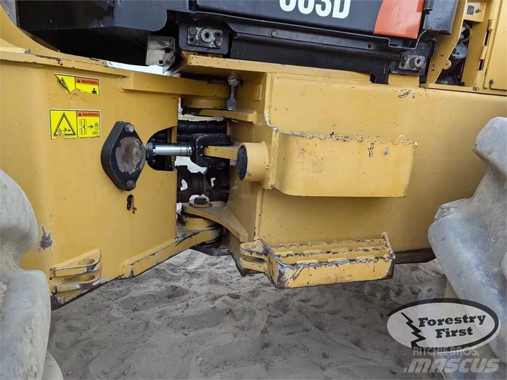 CAT 563D Kácecí harvestory