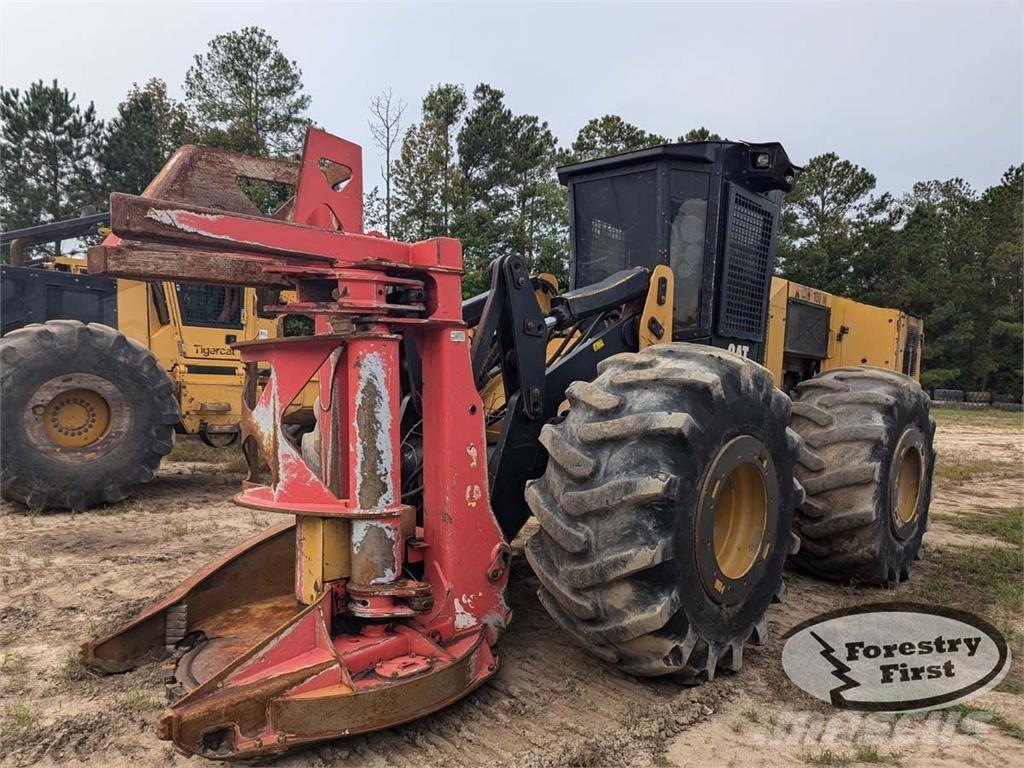 CAT 563D Kácecí harvestory