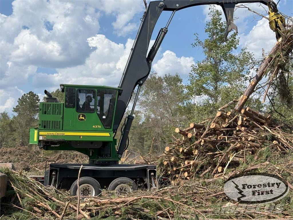 John Deere 437E Lesní nakladače
