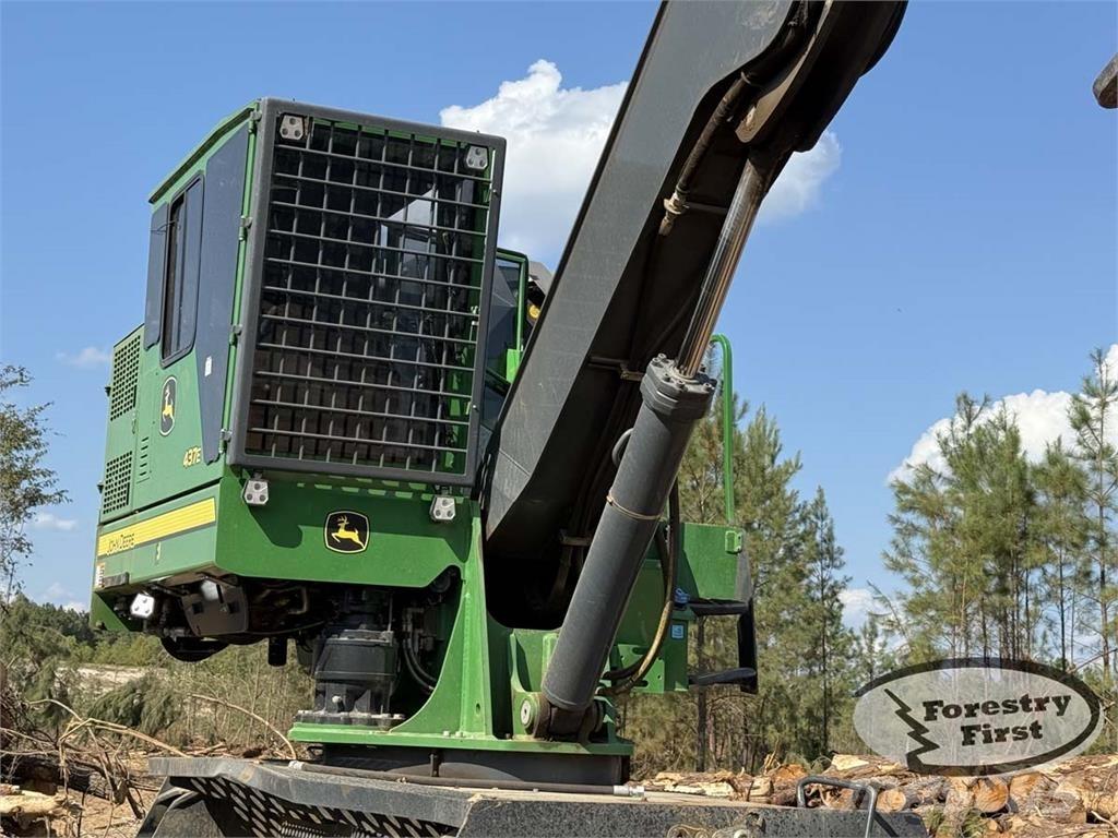 John Deere 437E Lesní nakladače