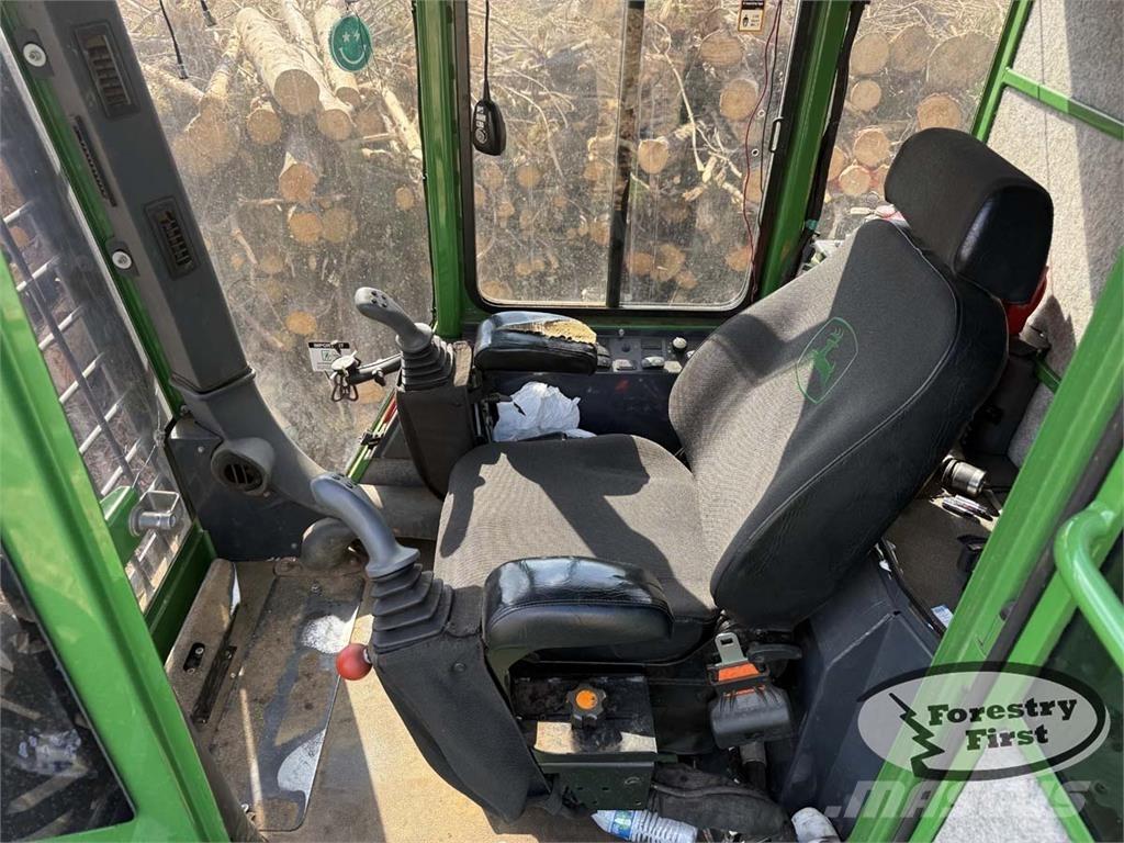 John Deere 437E Lesní nakladače