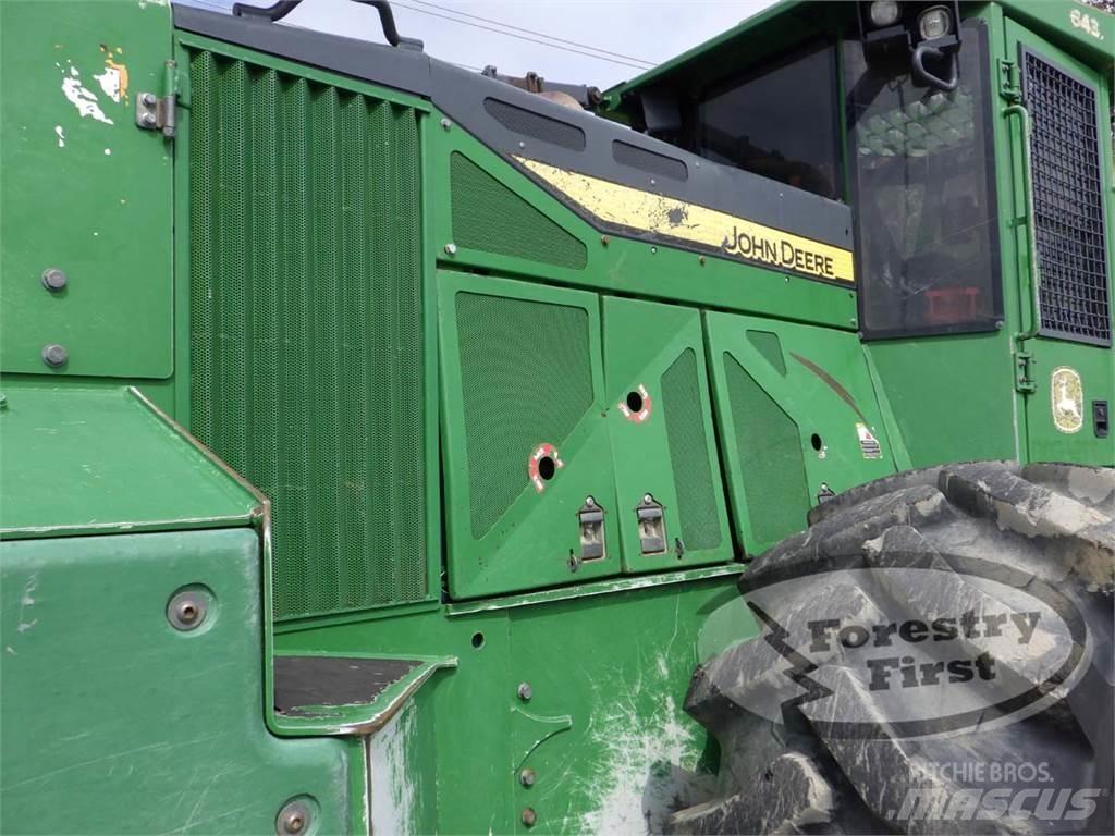John Deere 643L Kácecí harvestory