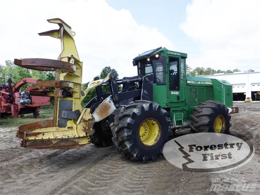 John Deere 843K Kácecí harvestory