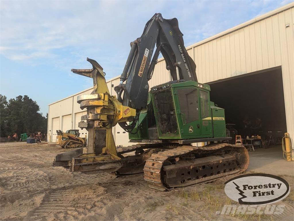 John Deere 853M Kácecí harvestory