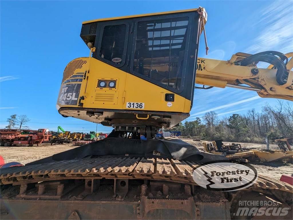 Komatsu XT445L-3 Kácecí harvestory