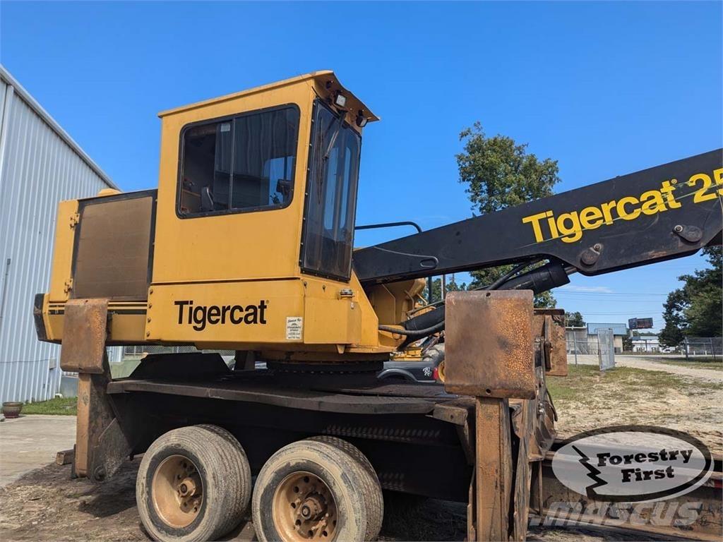 Tigercat 250D Lesní nakladače