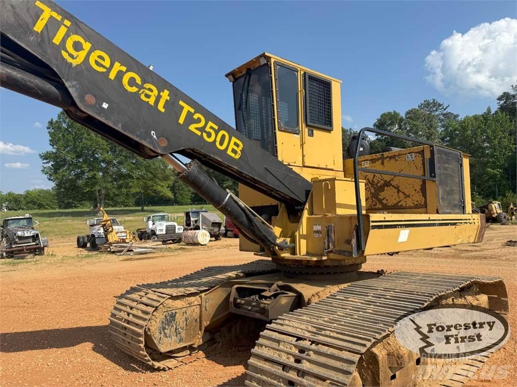 Tigercat T250B Lesní nakladače