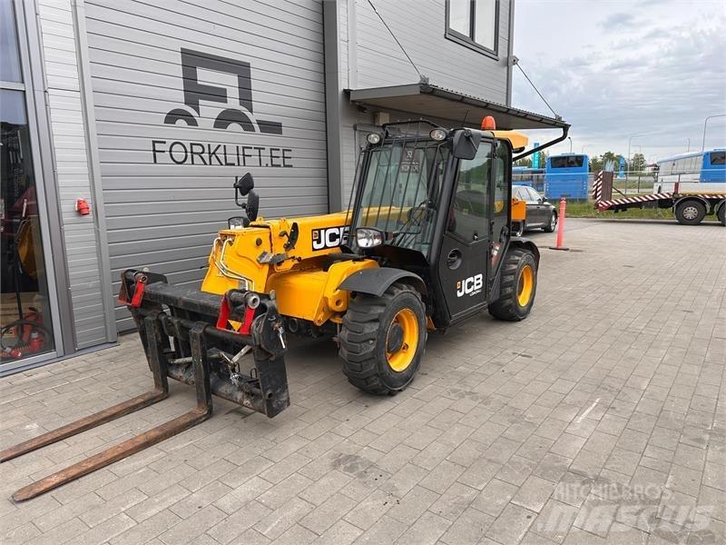 JCB 525-60 Teleskopické manipulátory
