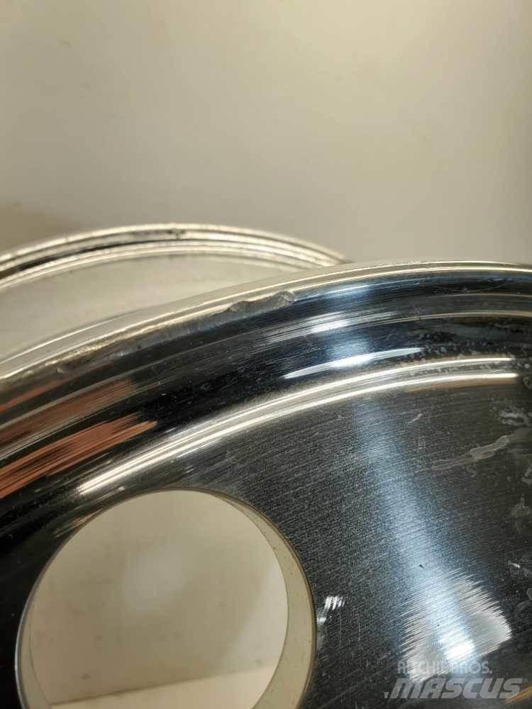  Accuride Pneumatiky, kola a ráfky