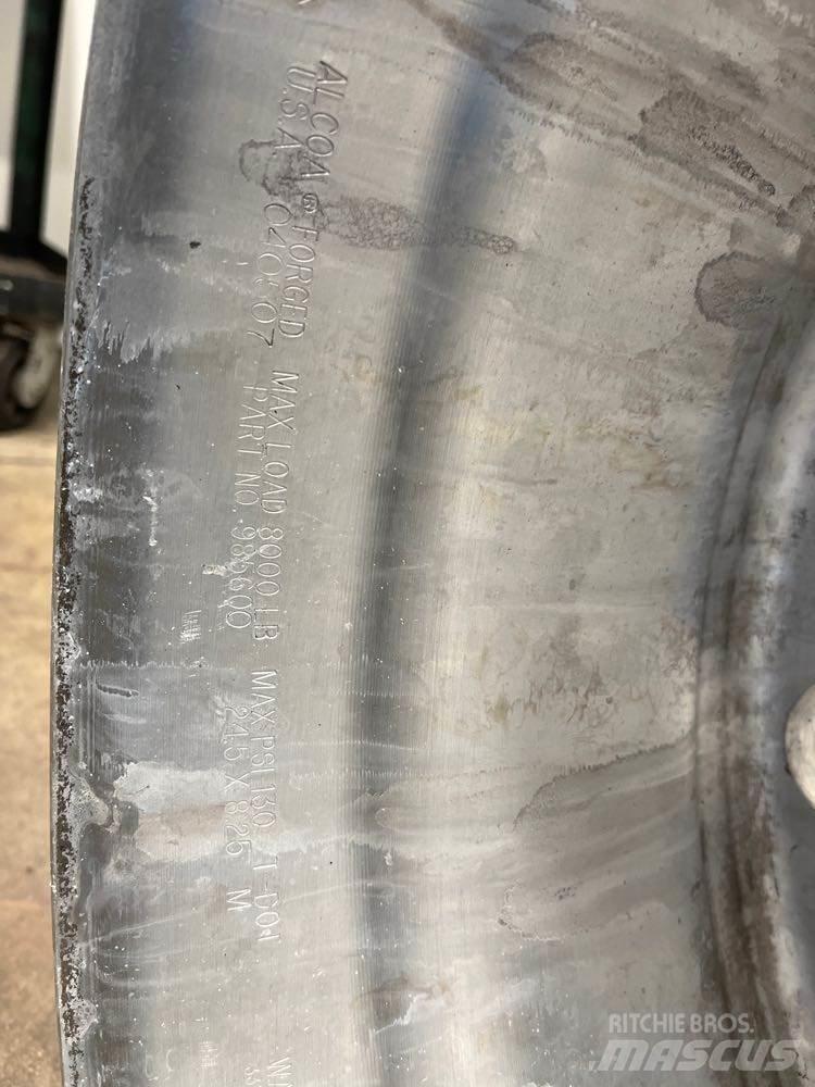 Alcoa  Pneumatiky, kola a ráfky