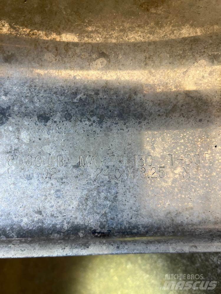 Alcoa  Pneumatiky, kola a ráfky