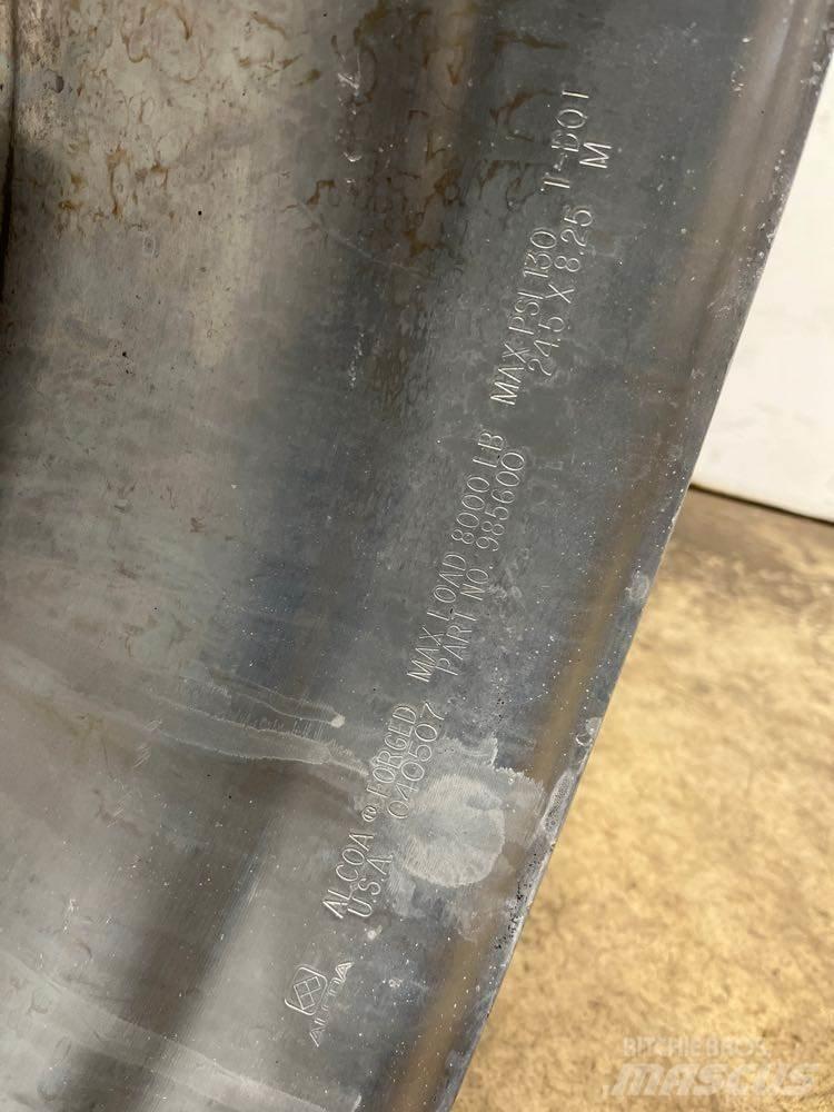 Alcoa  Pneumatiky, kola a ráfky