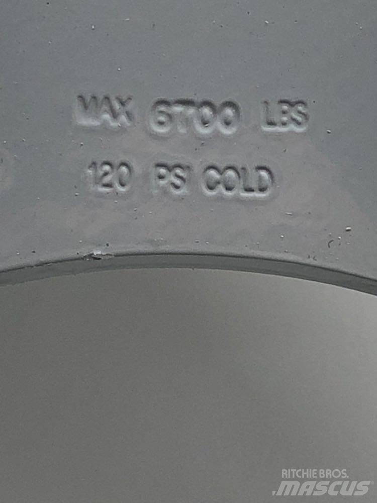 Ford F750 Pneumatiky, kola a ráfky