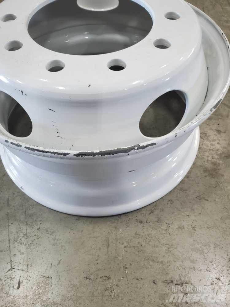Ford F750 Pneumatiky, kola a ráfky