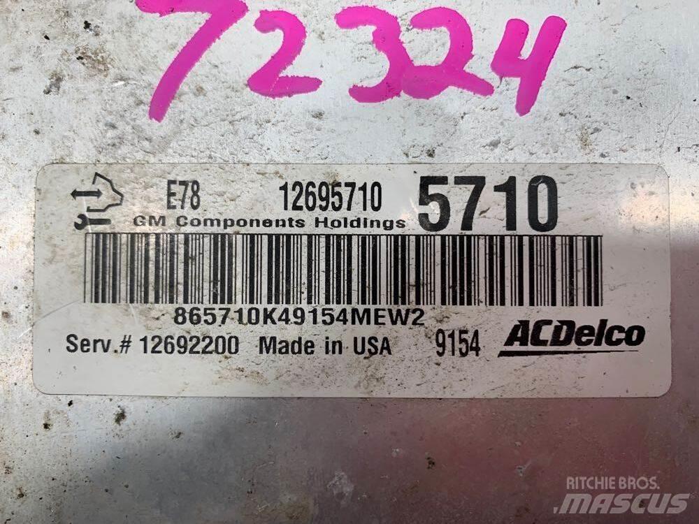 Isuzu NPR Kabiny a interiér
