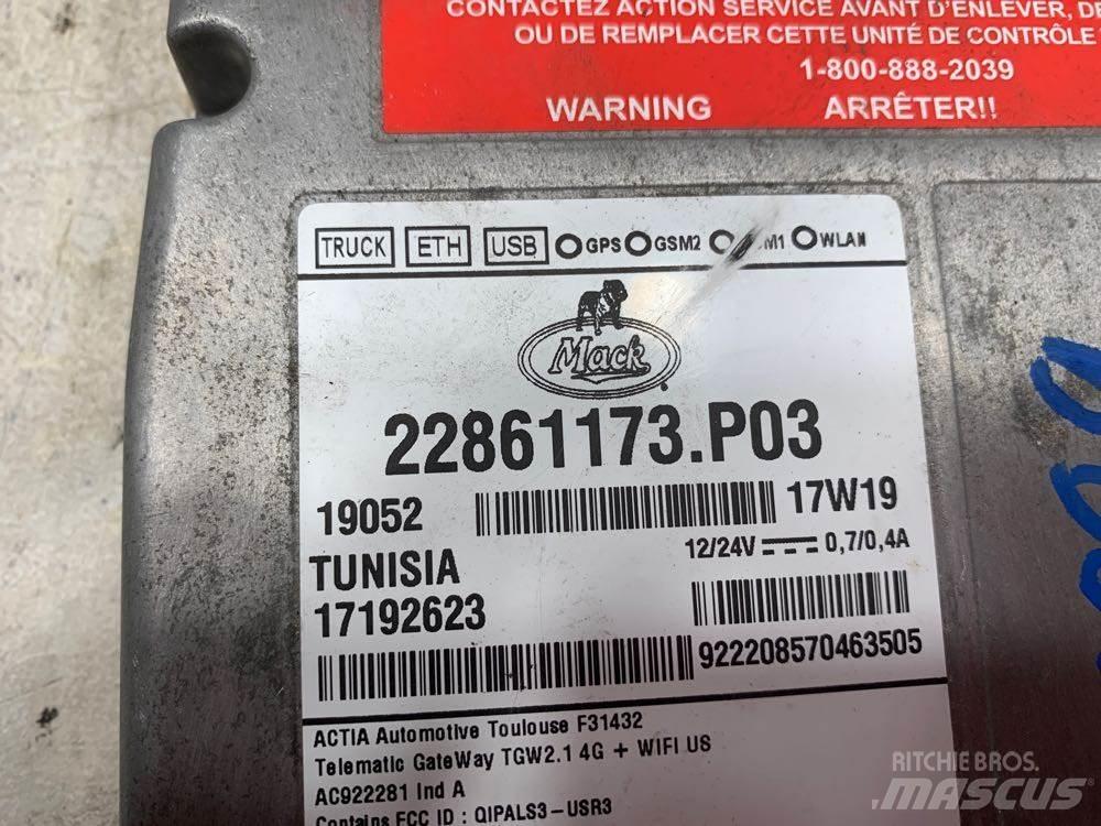 Mack CXU Kabiny a interiér