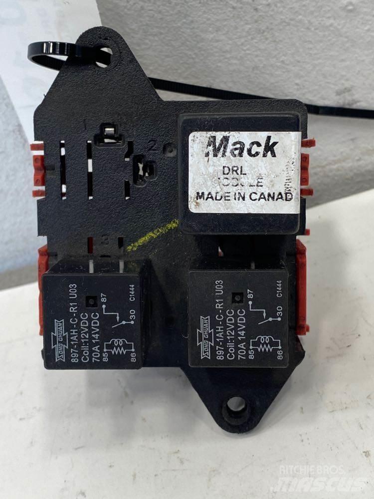 Mack GU Kabiny a interiér