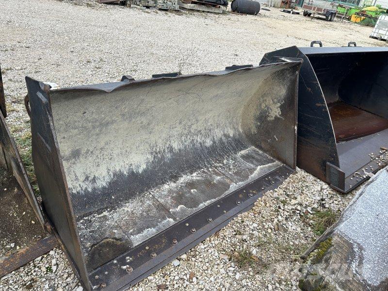 CAT 906H Kolové nakladače