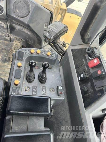 CAT 966M XE Kolové nakladače