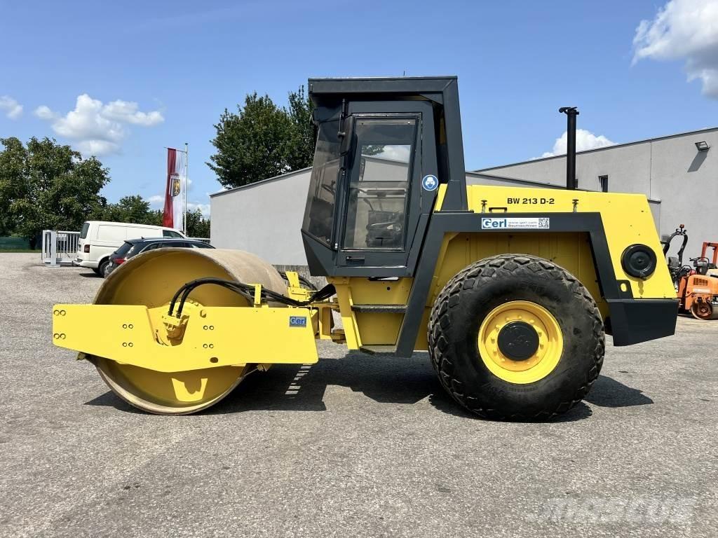 Bomag BW 213 D-2 Tahačové válce