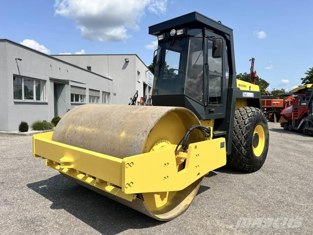 Bomag BW 213 D-2 Tahačové válce