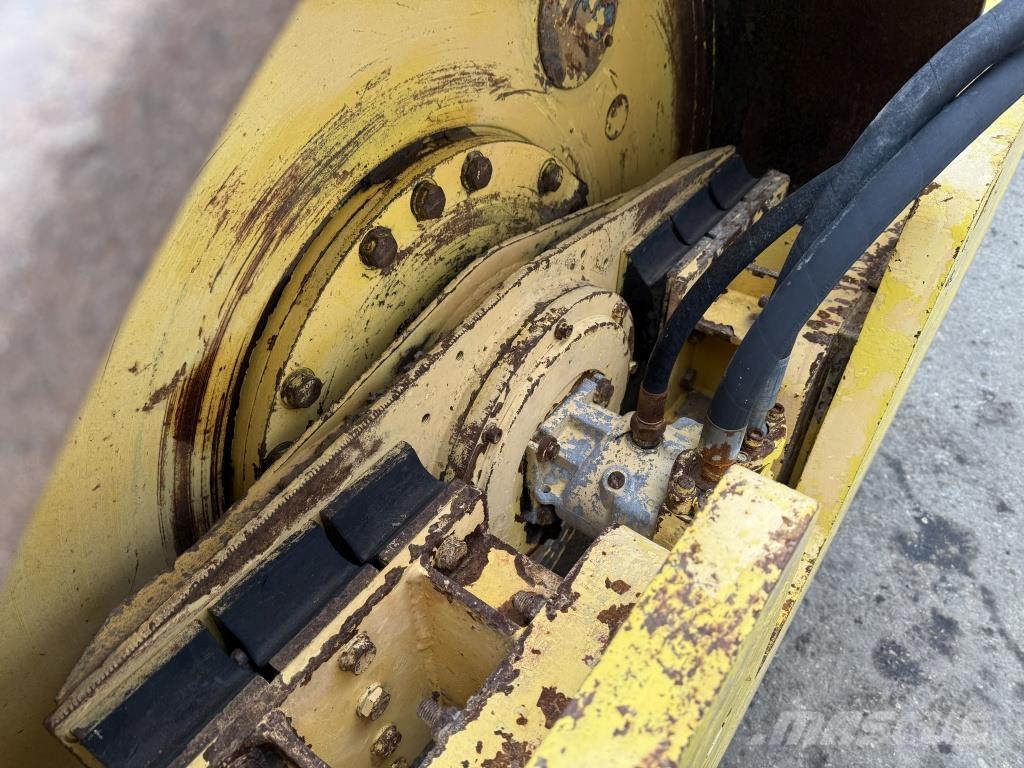 Bomag BW 217 PD-2 Tahačové válce