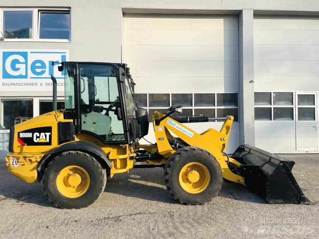 CAT 908M Kolové nakladače