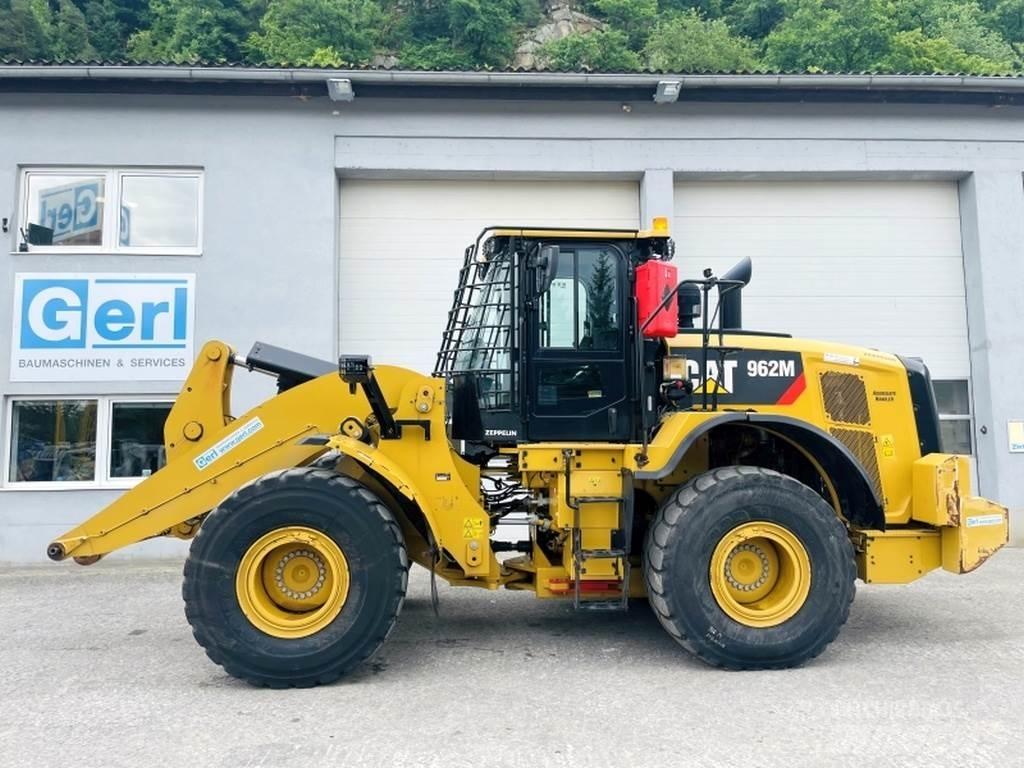 CAT 962M Kolové nakladače