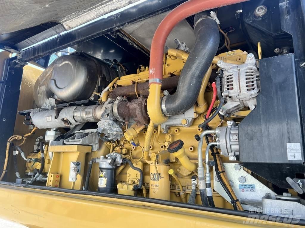 CAT M 320 F Kolová rýpadla