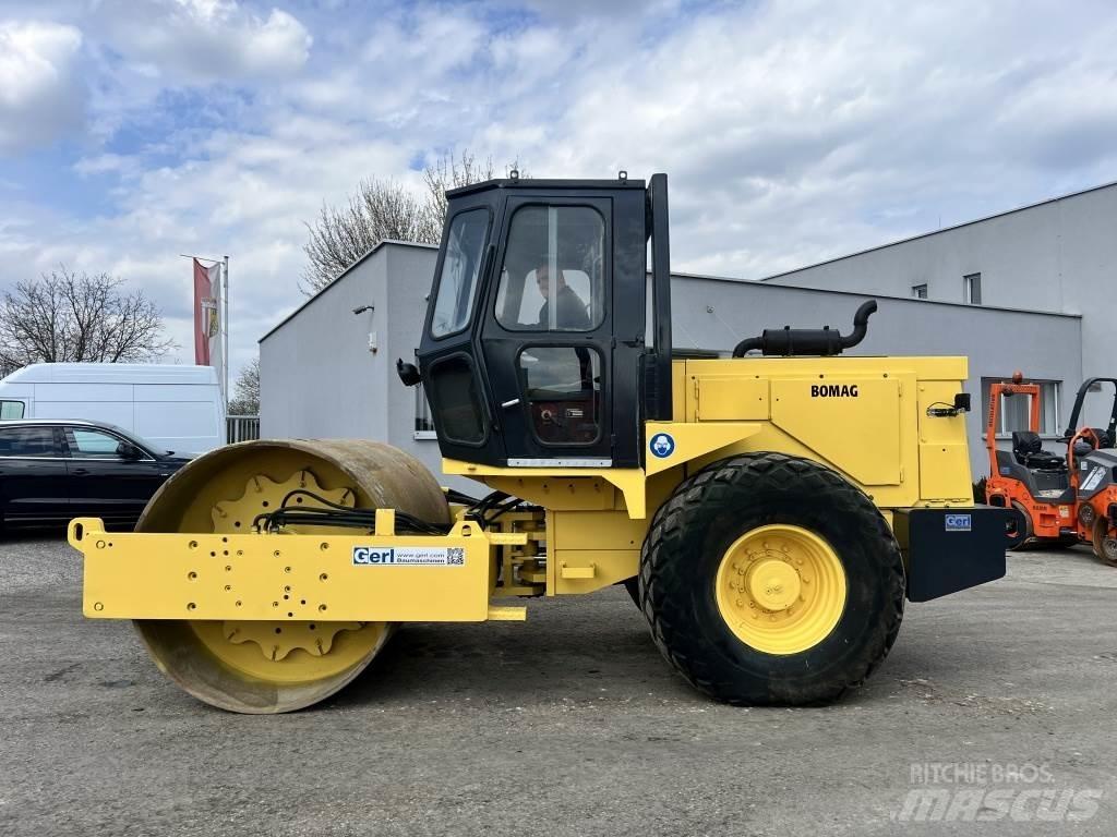 JCB Vibromax W 1402 D Tahačové válce